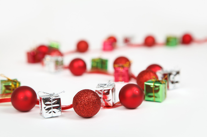 b2bcards corporate christmas eacrd ref:b2b-ecards-baubles-beads-red-green-860.jpg, Baubles,Beads, Red,Green