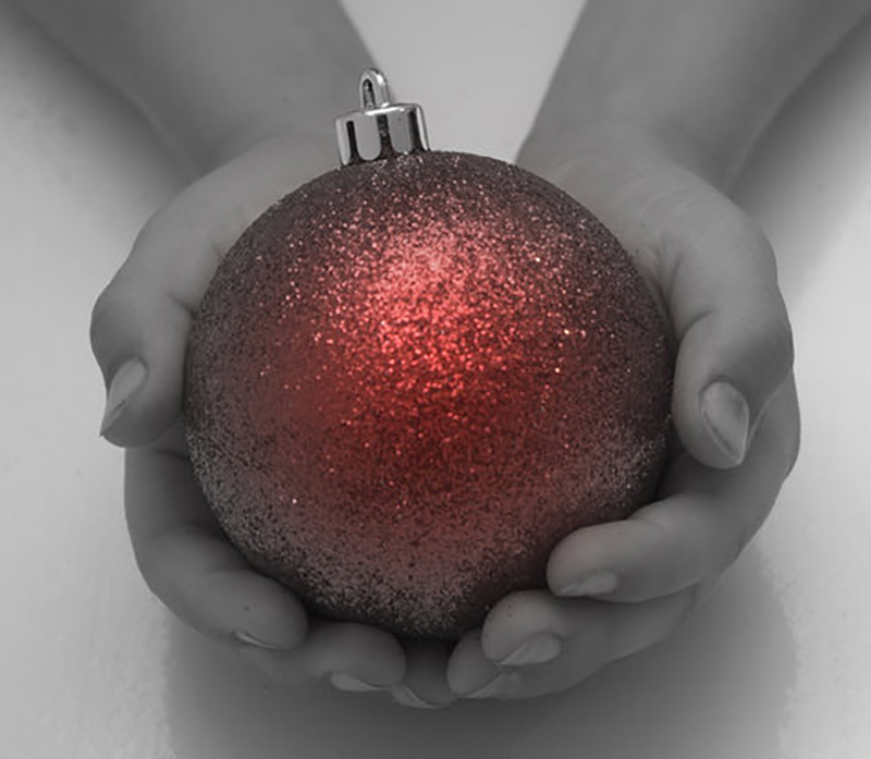 b2bcards corporate christmas eacrd ref:b2b-ecards-baubles-hands-red-black-and-white-684.jpg, Baubles,Hands, Red,Black and White