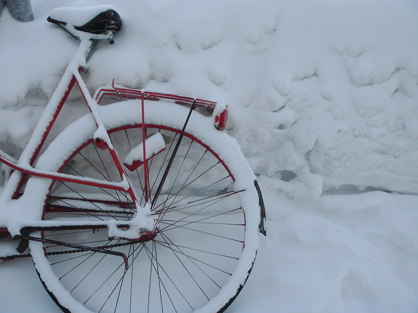 b2bcards corporate christmas eacrd ref:b2b-ecards-bike-snow-red-white-829.jpg, Bike,Snow, Red,White