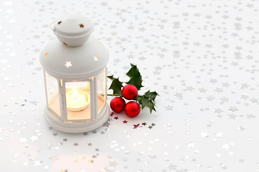 b2bcards corporate christmas eacrd ref:b2b-ecards-holly-berries-candles-white-900.jpg, Holly,Berries,Candles, White
