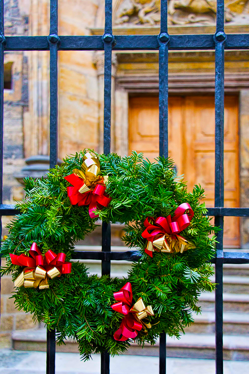 b2bcards corporate christmas eacrd ref:b2b-ecards-wreaths-london-city-green-colours-645.jpg, Wreaths,London,City, Green,Colours